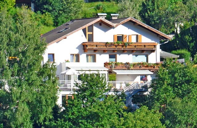 Cozy apartment on the garden in a beautiful panoramic position