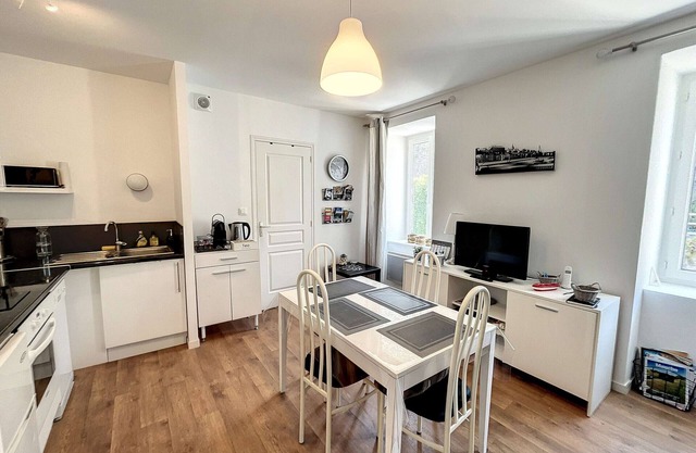 Cozy apartment with elevator, 150m from beach and casino, free WiFi