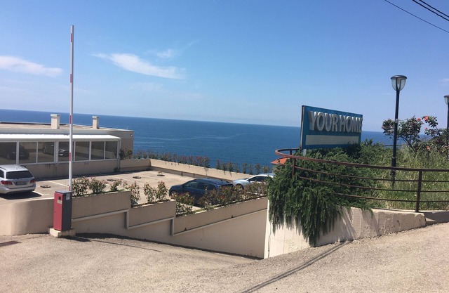 Cozy apartment with the gorgeous sea view, pool and private beach