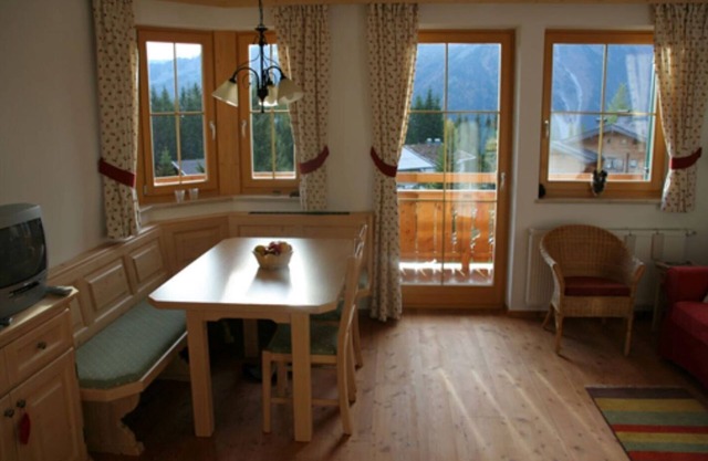 Cozy apartment with mountain view and close to the slopes in the Zillertal Arena