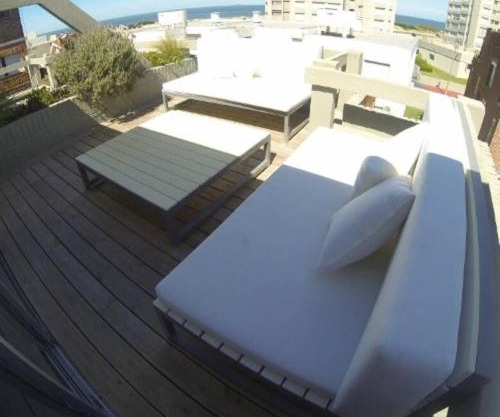 Cozy Apt 2 blocks from the ocean WiFi AC Parking and private terrace with a BBQ