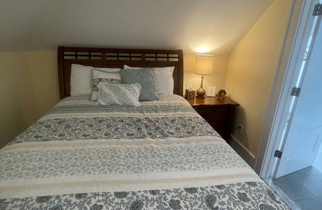 Cozy B&B with WiFi and AC in Terrific South Kortright
