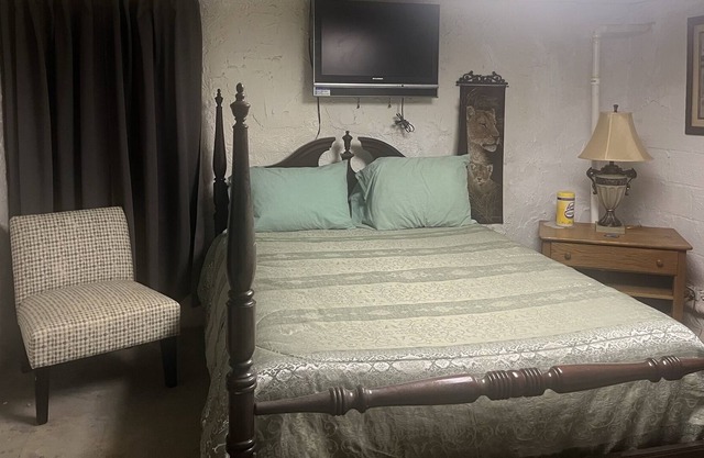 Cozy Basement Studio w/Amenities