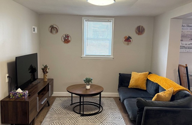 Cozy basement suite in Benson-Close to downtown, hospital, restaurants, shopping
