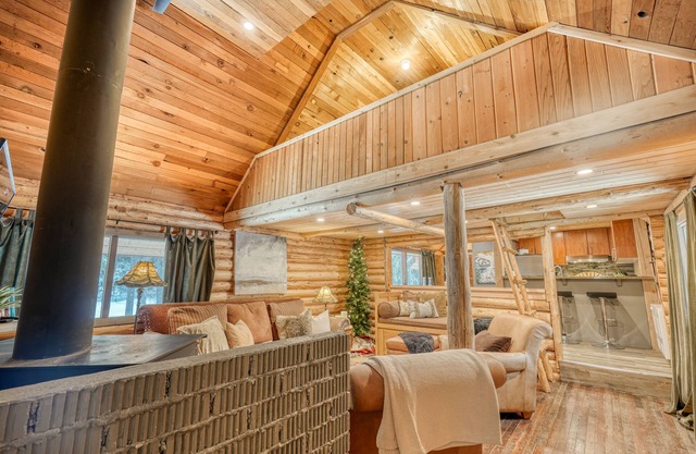 Cozy cabin 5 minutes to the Apex village!