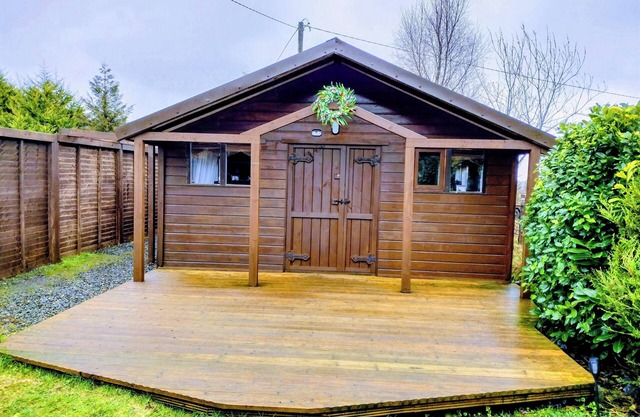 Cozy cabin in a tranquil rural setting with a hot tub and a wood burning stove