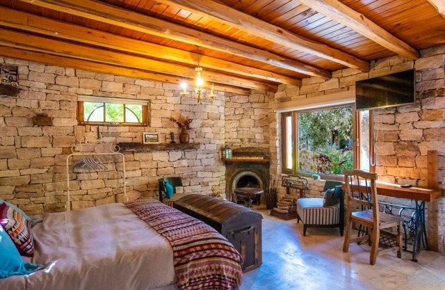 Cozy cabin in wonderful Chacras de Coria. Pistacho Club Eco Lodge. AC and WiFi