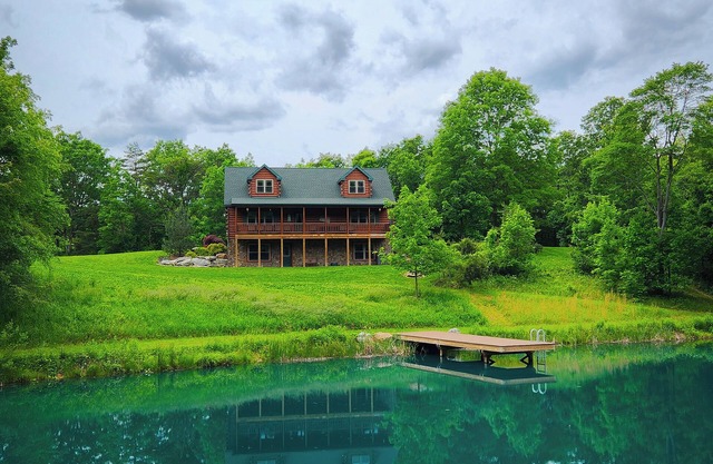 Cozy cabin in tranquil setting overlooking pond