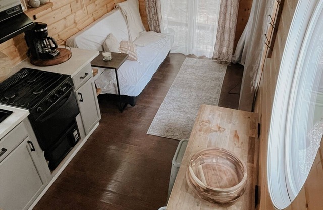 Cozy cabin on Lookout Mountain