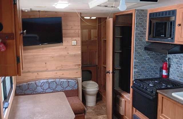 Cozy Camper - Small RV near Toledo Bend, LA.