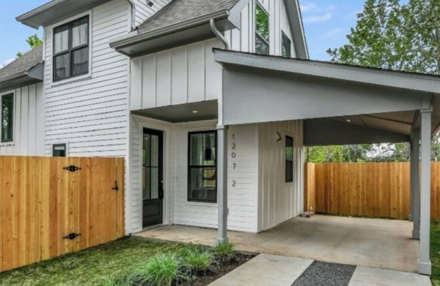 Cozy centrally located 2-bedroom house in Austin