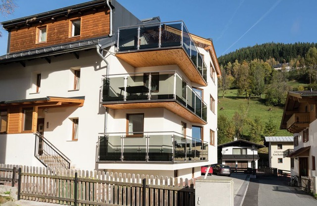 Cozy Chalet in Zell Am See with Balcony
