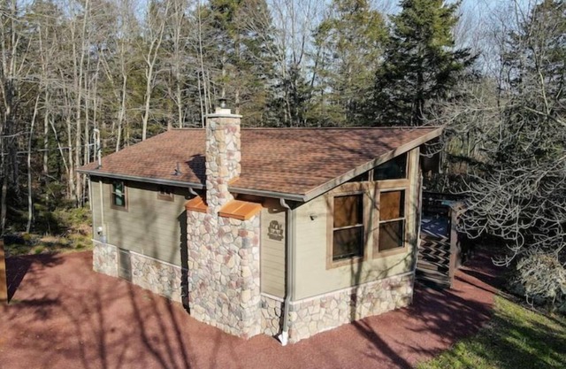 Cozy chalet/poos/close to lake/bikes/kayak