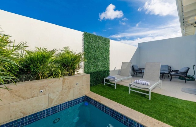 Cozy & Charming 2BR Oasis at Ponton Paradise by Bocobay