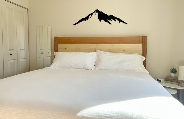 Cozy & Clean 1 Bedroom Apartment - Free Parking