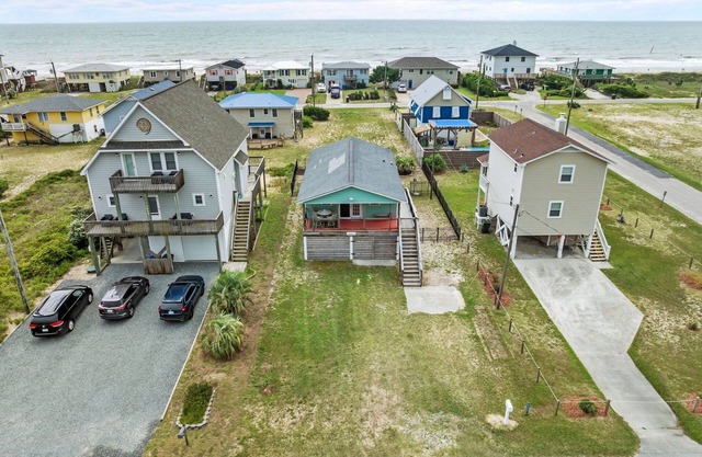 Cozy Coastal Cottage #197 Remodeled, dog friendly, ping-pong, tiki bar!