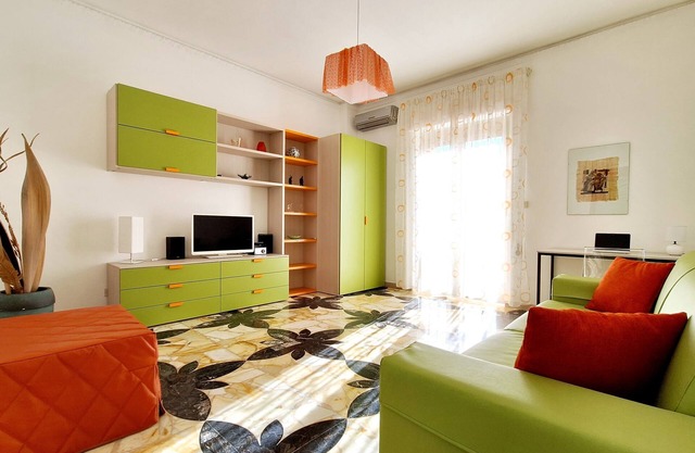 Cozy comfortable apartment for families, also numerous, near the sea