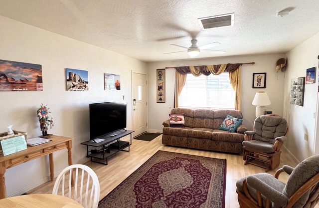 Cozy, Comfortable, Quiet, Private Apartment