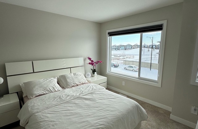 Cozy, Comfortable & Sleek room for rent | 10 mins to West Edmonton Mall