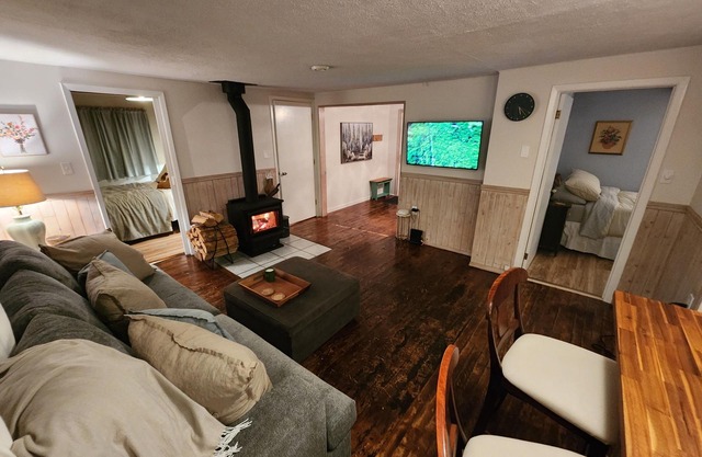Cozy cottage by the river perfect for nature lovers & pet friendly