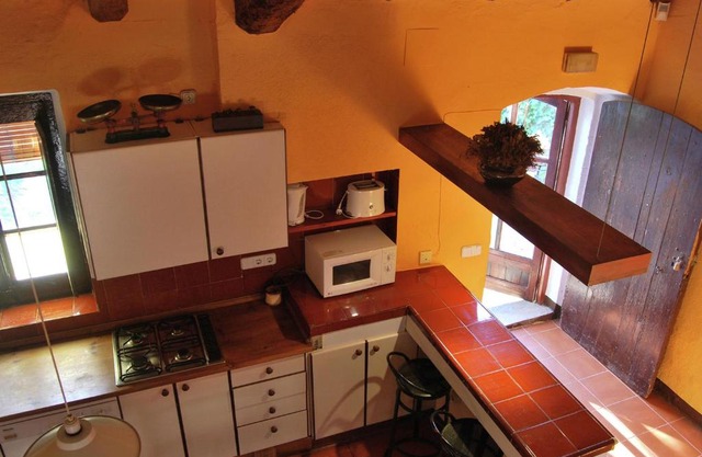 Cozy Cottage in Subirats with Swimming Pool