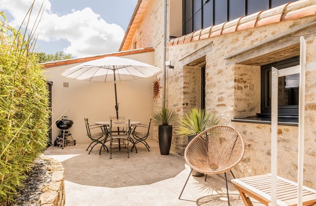 Cozy Cottage Near Nantes with Pool, Terrace, and Vineyard View