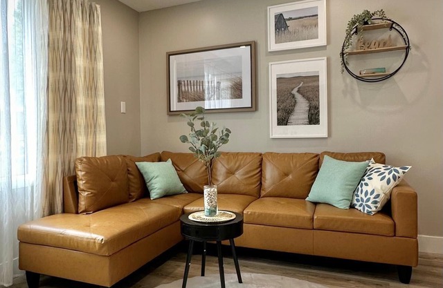 Cozy Cottage Suite in Port Stanley. 5 Minute Walk From Little Beach!