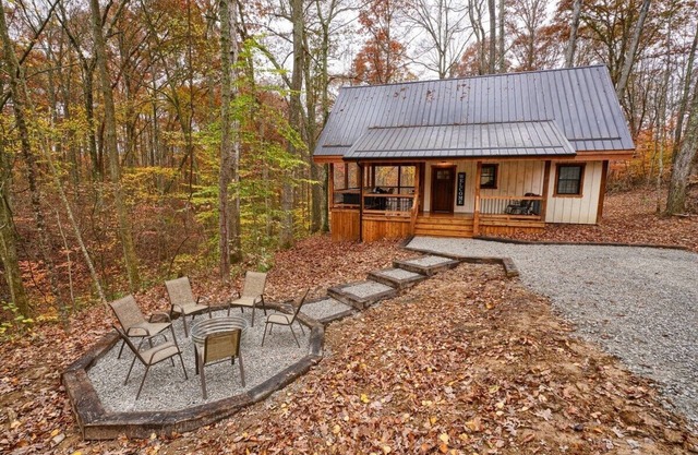 COZY COTTAGE with a "Modern Farmhouse Flair"