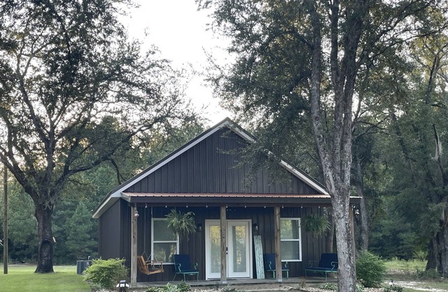 Cozy Country Cottage - 45 minutes from the World’s Most Beautiful Beaches!