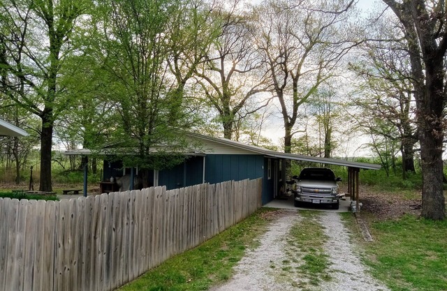 Cozy country hideaway just outside Neosho, No pets and No smoking