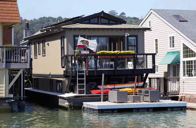 Cozy & Cute Sausalito Boathouse