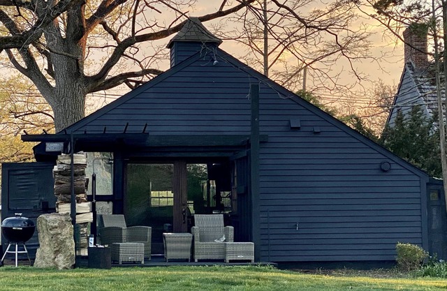 Cozy designer Cottage outside NYC on private historic estate-oasis