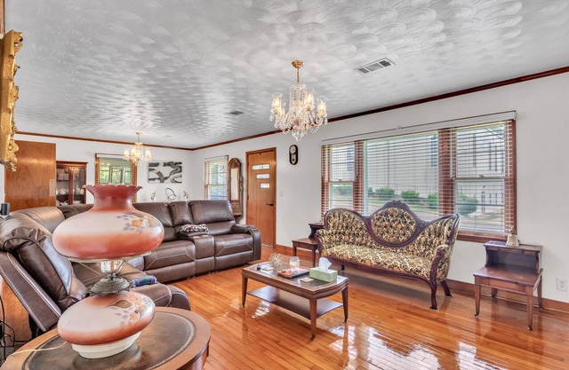 Cozy Downtown Retreat | Walk to MSU & Dining