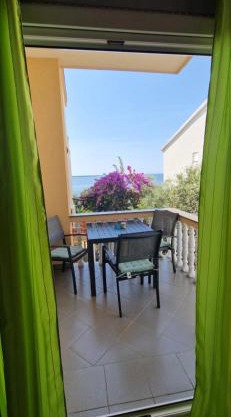 Cozy family apt Iris only 20m from the beach in Mandre