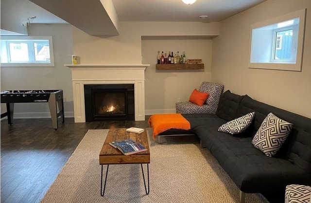 Cozy family home across the Blue Mountain South Lift, 1km to the Village.