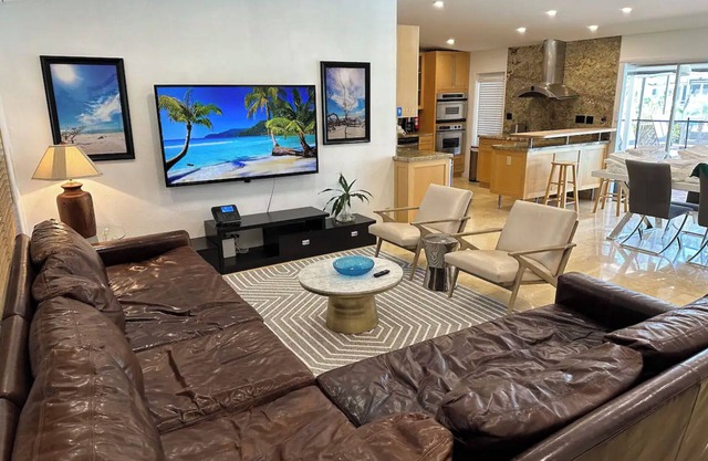 Cozy Family-Friendly 3 bedroom Waterfront Home with Pool in Ft. Lauderdale