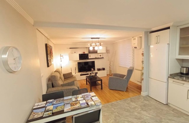 Cozy family retreat in Gros, 10 min from Zurriola Beach. Comfort and tranquility