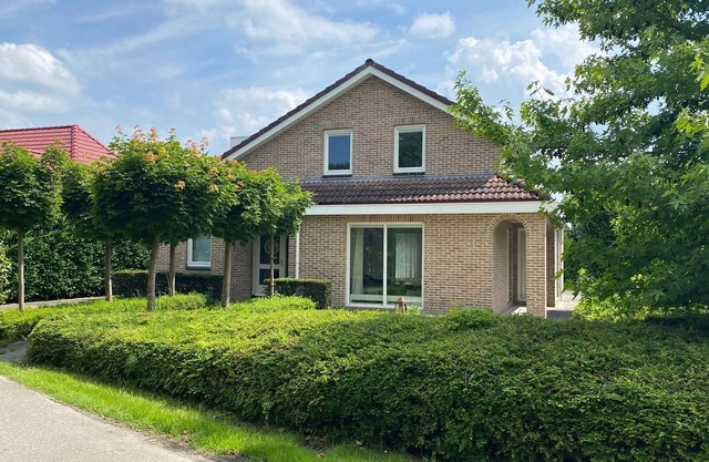 Cozy Family Villa with bathtub nearby Amsterdam, 5 rooms big garden 12p