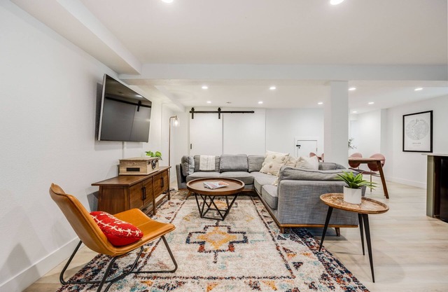 Cozy Garden Suite by Sloan's Lake and Tennyson!