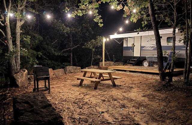 Cozy Glamping at Keystone Lake: Boat Rental, Hiking, Campfire, Serene Outdoors