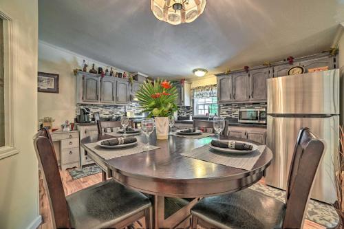 Cozy Hale Home Between Long and Loon Lakes!