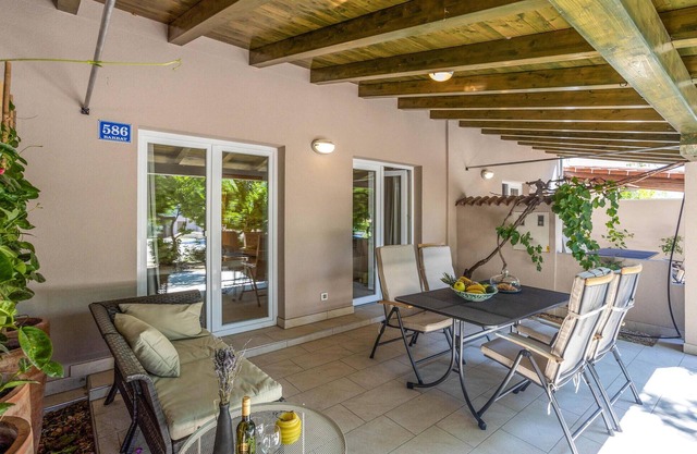 Cozy home in Barbat with WiFi
