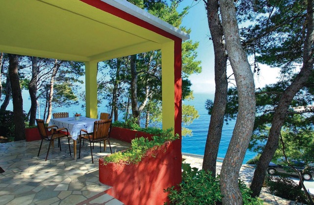 Cozy home in Blato with house sea view