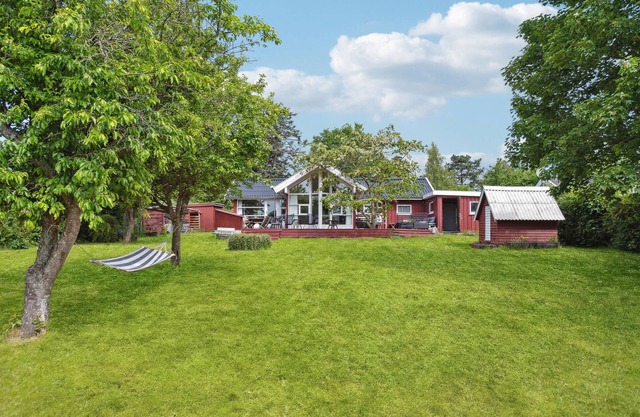Cozy home in Dronningmølle with WiFi