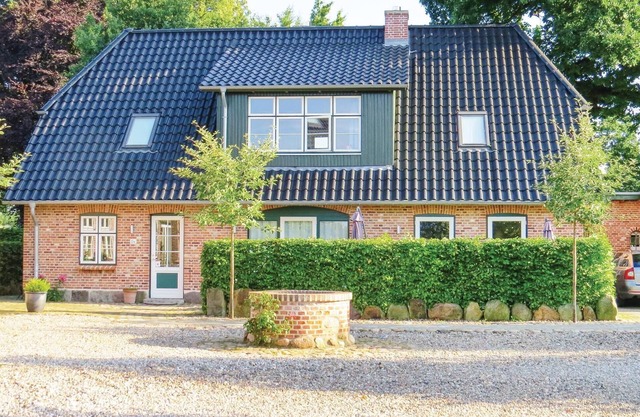 Cozy home in Gammelby with sauna