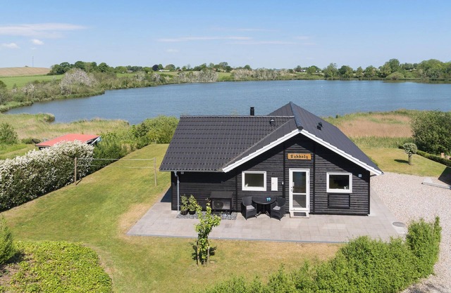 Cozy home in Haderslev with lake view