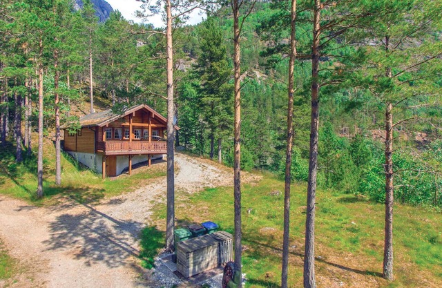 Cozy home in Hjelledalen with sauna