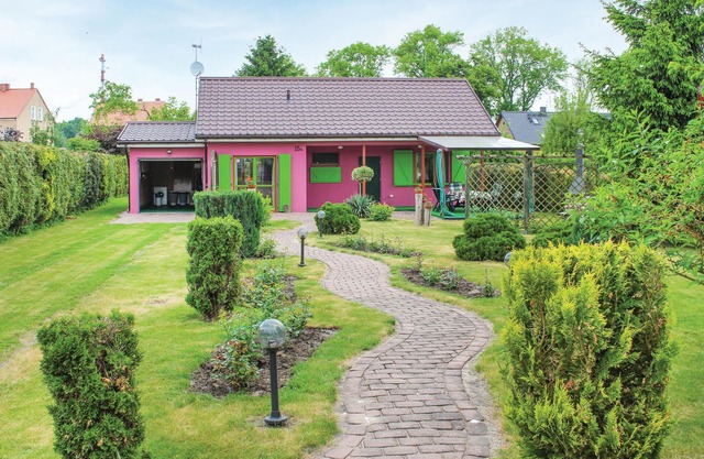 Cozy home in Nowe Warpno with WiFi