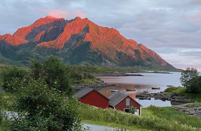 Cozy home in Straumsjøen with kitchen