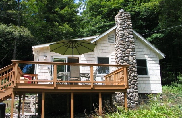 Cozy Home on 58 Private Acres with Two Brooks